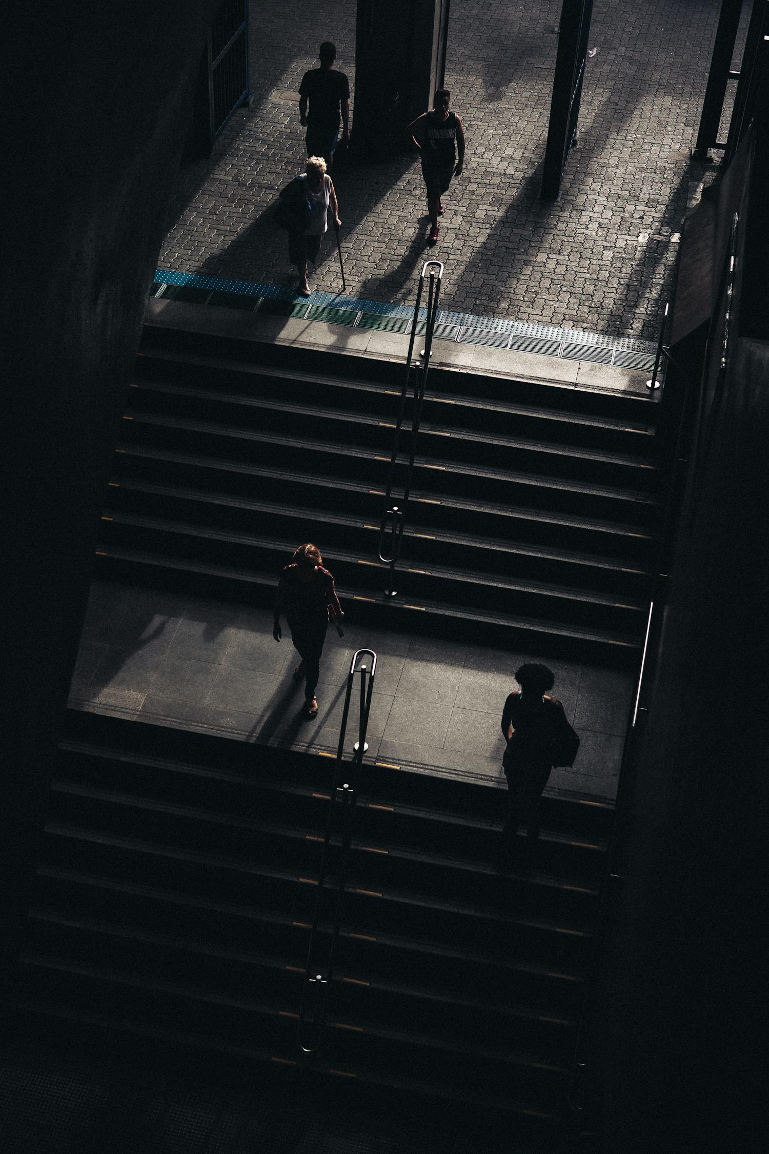 中間人電影，揭示現(xiàn)代社會(huì)灰色地帶與人性掙扎